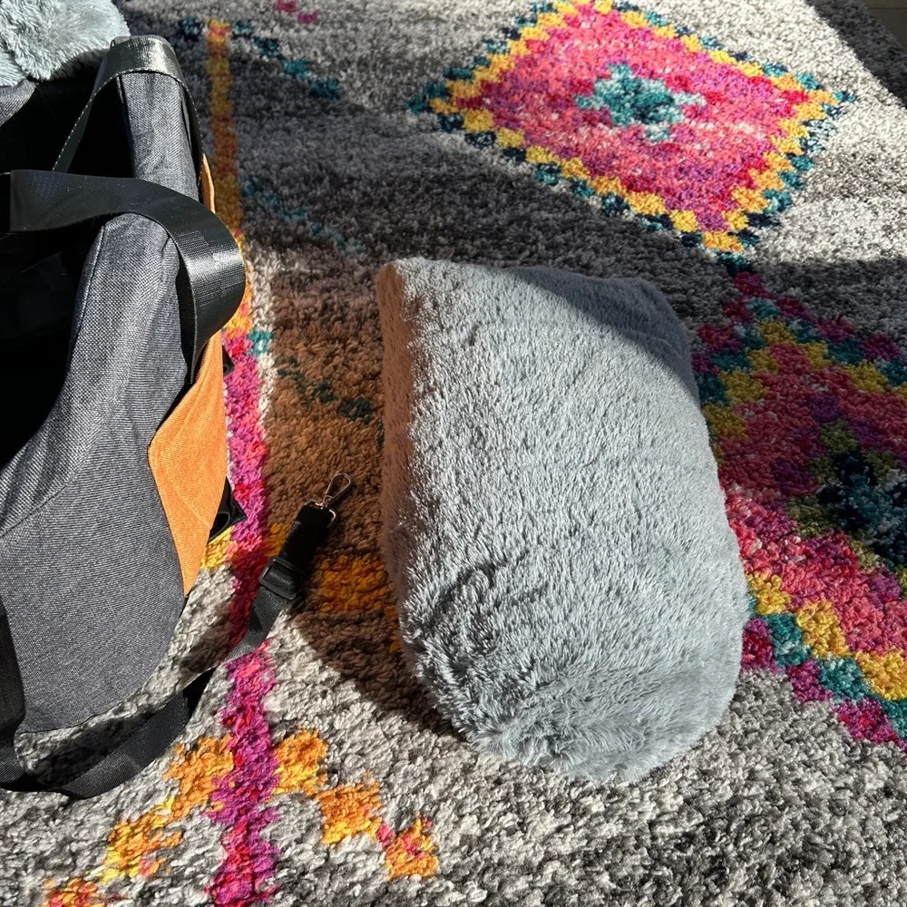 Matsofamic small dog/cat center console pet booster seat NWT